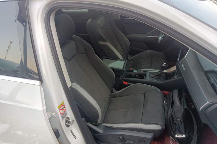 Used Audi Q3 2023 35 TFSI Fashion Dynamic Model (1.4T) Right Front Seat