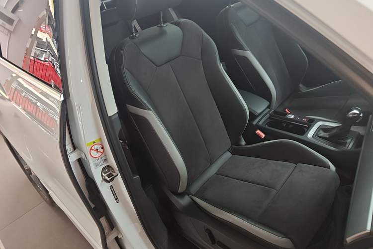 Used Audi Q3 2023 35 TFSI Fashion Dynamic Model (1.5T) Right Front Seat