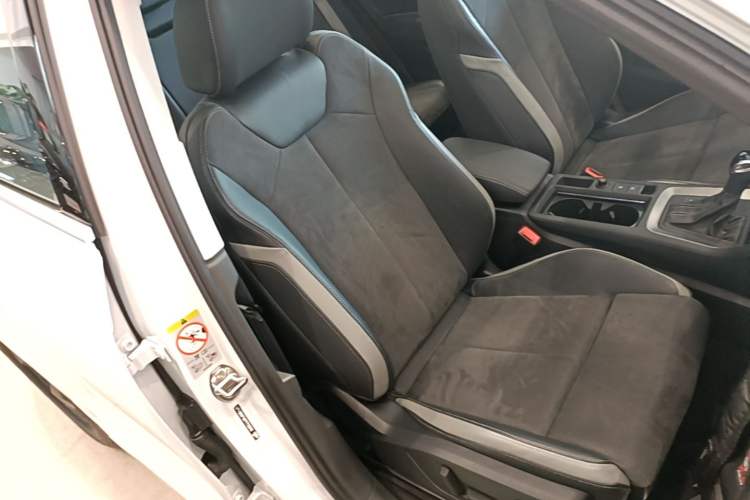 Used Audi Q3 2023 35 TFSI Fashion Dynamic Model (1.5T) Right Front Seat