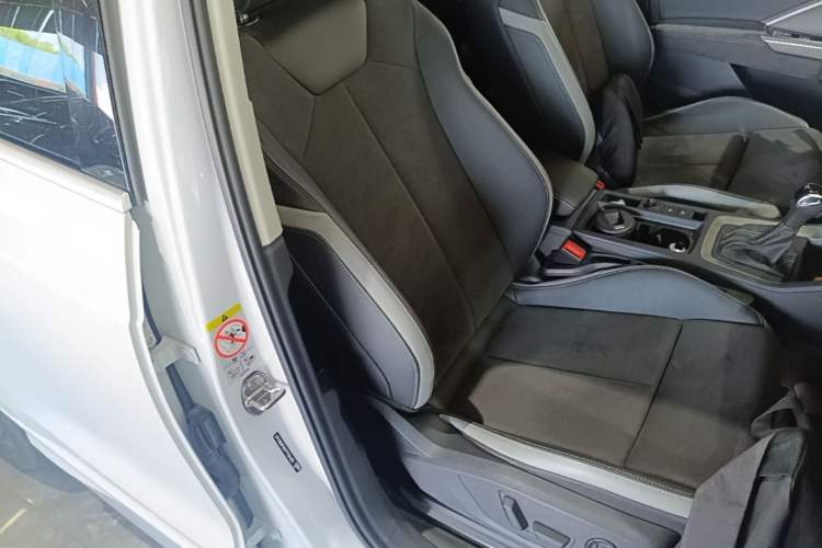 Used Audi Q3 2023 35 TFSI Fashion Dynamic Model (1.5T) Right Front Seat
