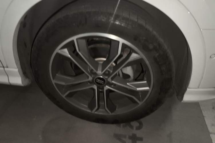 Used Audi Q3 2023 40 TFSI Fashion Dynamic Model Right Front Wheel Hub