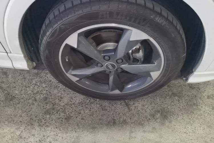 Used Audi Q3 2023 35 TFSI Fashion Dynamic Model (1.5T) Right Front Wheel Hub