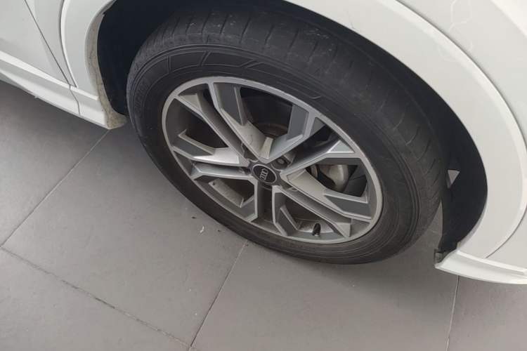 Used Audi Q3 2023 40 TFSI Fashion Dynamic Model Right Front Wheel Hub