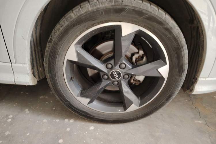 Used Audi Q3 2023 35 TFSI Fashion Dynamic Model (1.5T) Right Front Wheel Hub