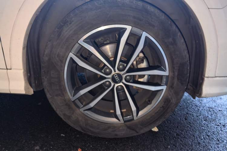 Used Audi Q3 2023 35 TFSI Progressive Dynamic Edition (1.4T) Right Front Wheel Hub