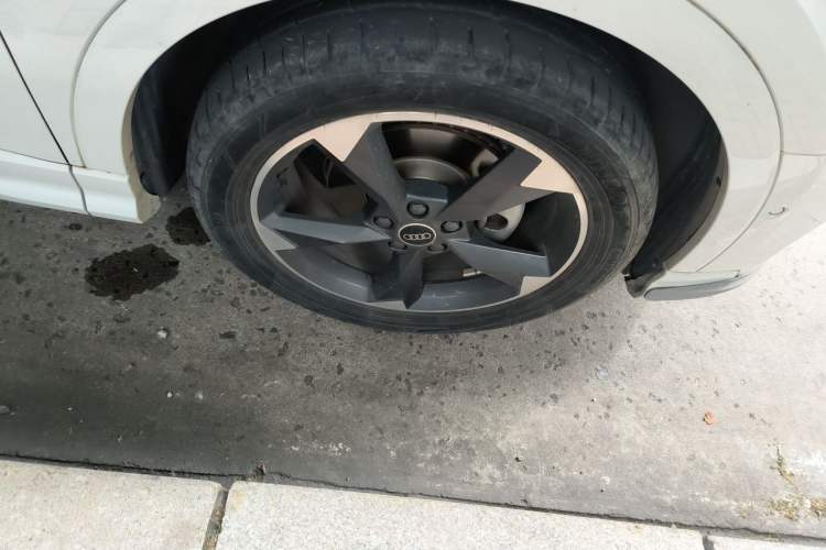 Used Audi Q3 2023 35 TFSI Fashion Dynamic Model (1.5T) Right Front Wheel Hub