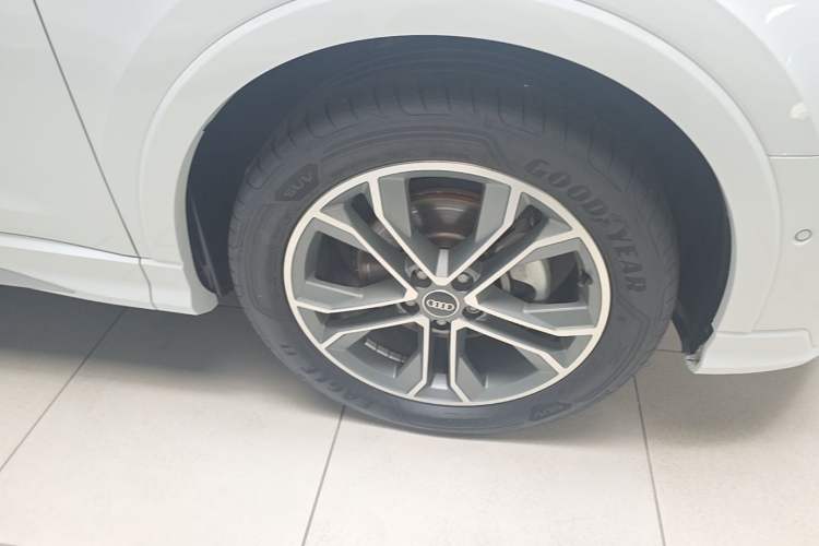 Used Audi Q3 2023 Updated 40 TFSI Fashionable and Dynamic Version Right Front Wheel Hub
