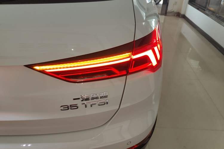 Used Audi Q3 2023 35 TFSI Fashion Elegant Version (1.5T) Right Rear Taillight