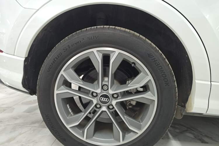 Used Audi Q3 2023 Updated 45 TFSI quattro Stylish and Dynamic Edition Right Rear Wheel Hub