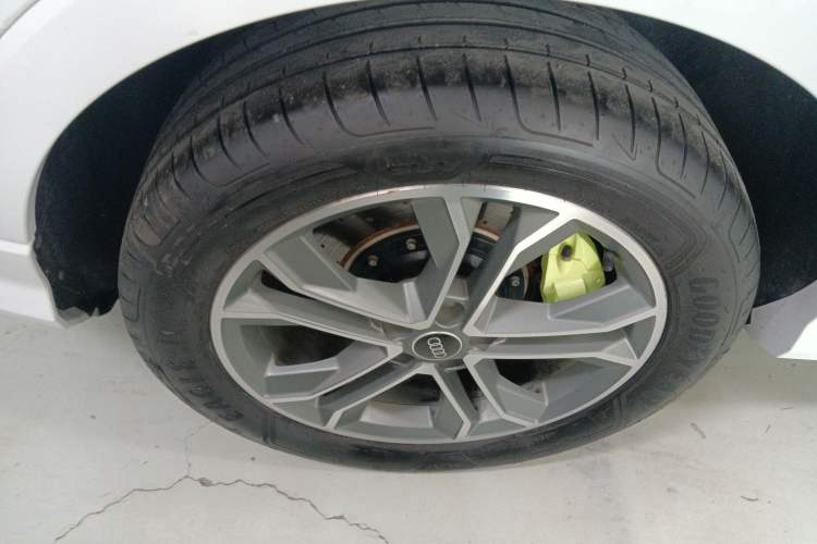 Used Audi Q3 2023 Updated 40 TFSI Fashionable and Dynamic Version Right Rear Wheel Hub