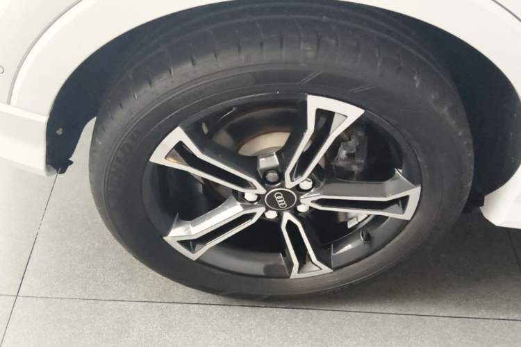 Used Audi Q3 2023 45 TFSI quattro Fashion Dynamic Edition Right Rear Wheel Hub