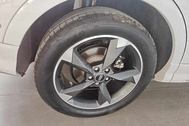 Used Audi Q3 2023 35 TFSI Fashion Dynamic Model (1.5T) Right Rear Wheel Hub