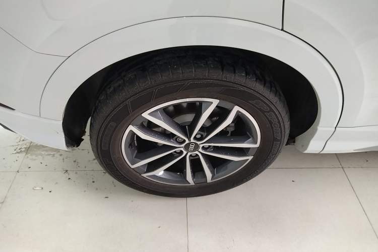 Used Audi Q3 2023 35 TFSI Progressive Dynamic Edition (1.4T) Right Rear Wheel Hub