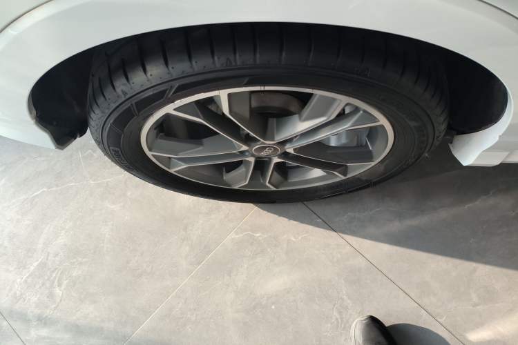 Used Audi Q3 2023 40 TFSI Fashion Dynamic Model Right Rear Wheel Hub