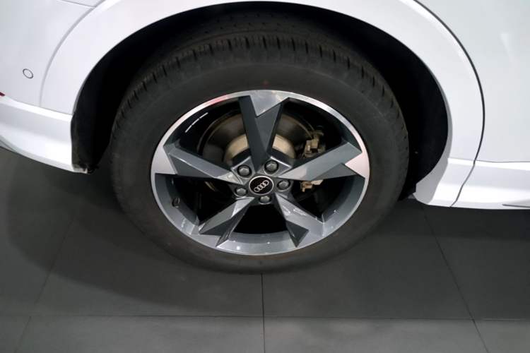 Used Audi Q3 2023 35 TFSI Fashion Dynamic Model (1.5T) Right Rear Wheel Hub