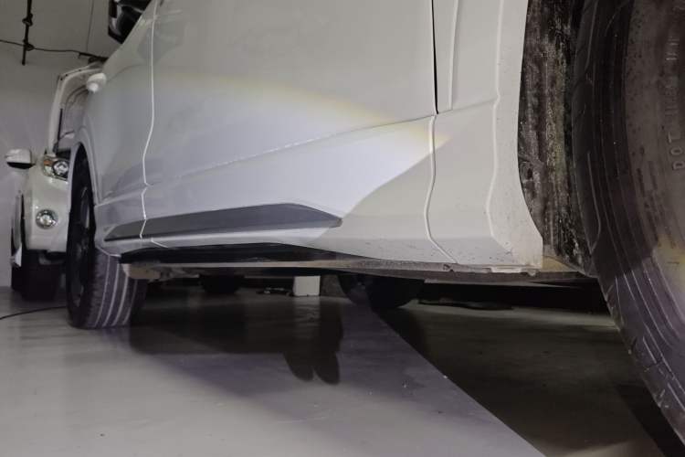 Used Audi Q3 2023 35 TFSI Fashion Dynamic Model (1.4T) Right Side Sill