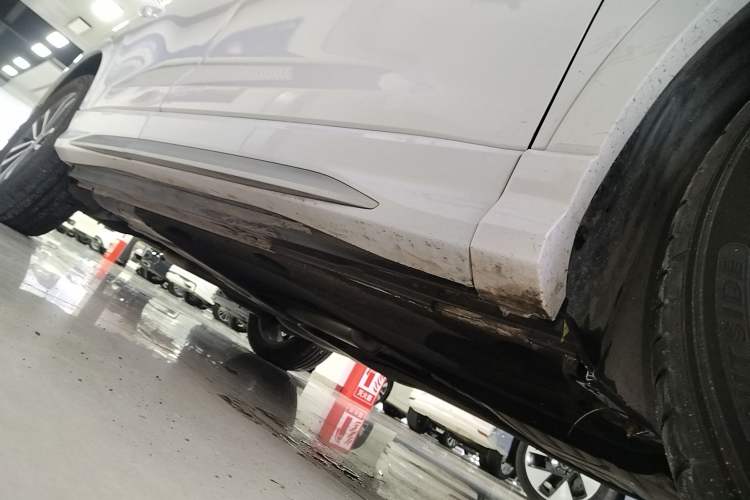 Used Audi Q3 2023 35 TFSI Progressive Dynamic Edition (1.4T) Right Side Sill