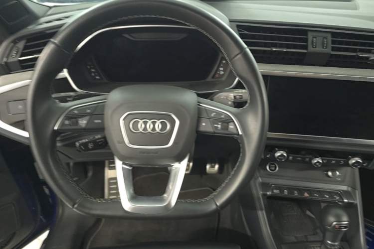 Used Audi Q3 2023 Updated 45 TFSI quattro Stylish and Dynamic Edition Steering Wheel