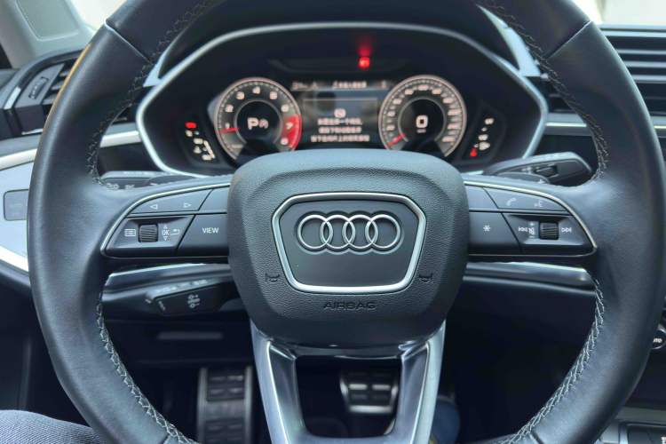 Used Audi Q3 2023 35 TFSI Fashion Dynamic Model (1.4T) Steering Wheel