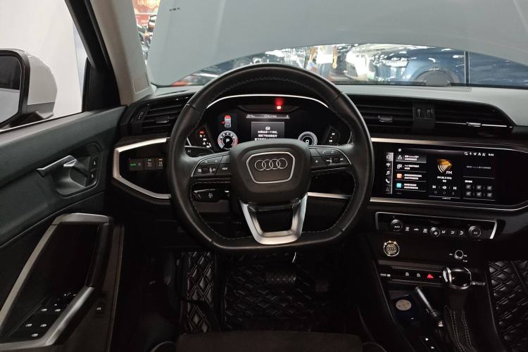 Used Audi Q3 2023 35 TFSI Fashion Dynamic Model (1.4T) Steering Wheel