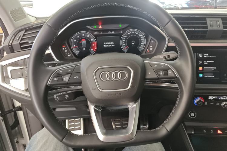 Used Audi Q3 2023 35 TFSI Fashion Dynamic Model (1.5T) Steering Wheel