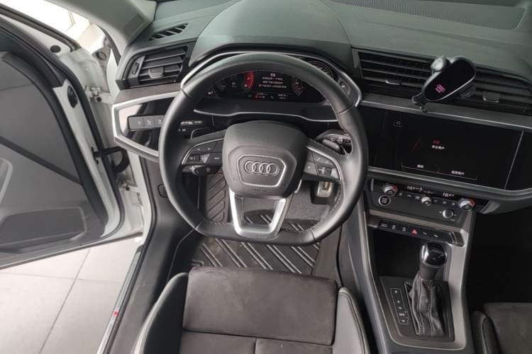 Used Audi Q3 2023 40 TFSI Fashion Dynamic Model Steering Wheel