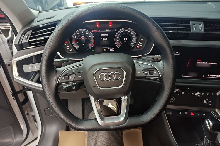 Used Audi Q3 2023 35 TFSI Fashion Dynamic Model (1.5T) Steering Wheel