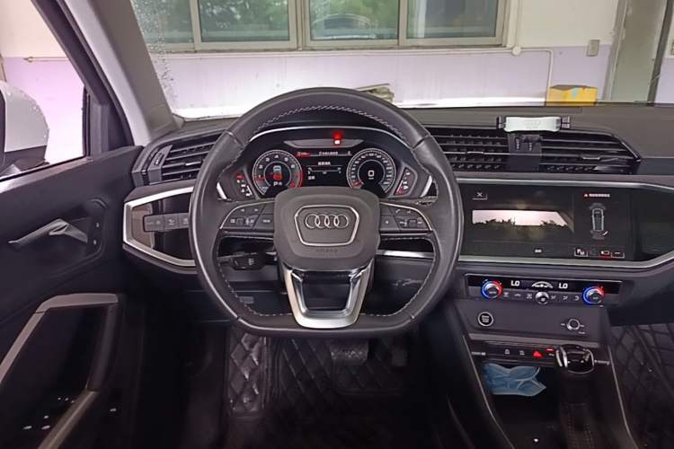 Used Audi Q3 2023 35 TFSI Fashion Dynamic Model (1.4T) Steering Wheel