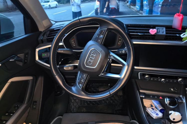 Used Audi Q3 2023 35 TFSI Progressive Dynamic Edition (1.4T) Steering Wheel