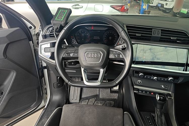 Used Audi Q3 2023 Updated 45 TFSI quattro Stylish and Dynamic Edition Steering Wheel