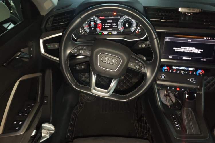 Used Audi Q3 2023 35 TFSI Fashion Dynamic Model (1.4T) Steering Wheel
