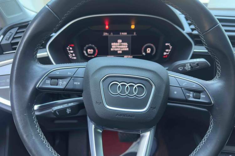 Used Audi Q3 2023 35 TFSI Progressive Dynamic Edition (1.4T) Steering Wheel