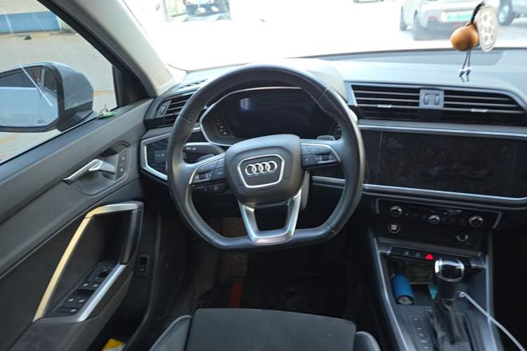 Used Audi Q3 2023 35 TFSI Fashion Dynamic Model (1.5T) Steering Wheel