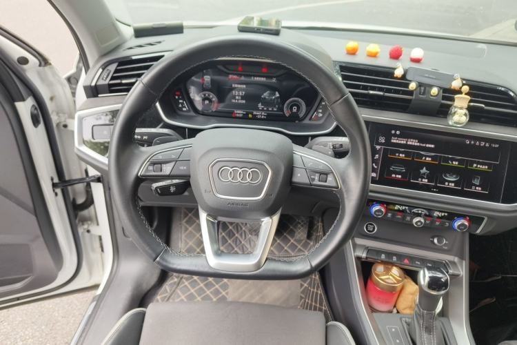 Used Audi Q3 2023 35 TFSI Fashion Dynamic Model (1.4T) Steering Wheel