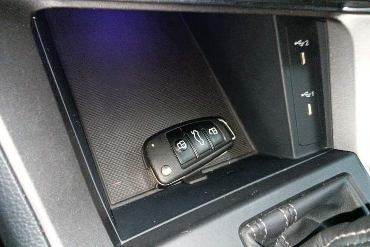 Used Audi Q3 2023 Updated 40 TFSI Fashionable and Dynamic Version Vehicle Key