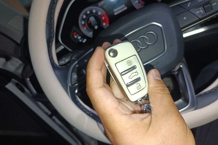 Used Audi Q3 2023 35 TFSI Fashion Dynamic Model (1.4T) Vehicle Key