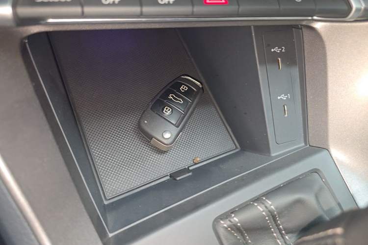 Used Audi Q3 2023 Updated 40 TFSI Fashionable and Dynamic Version Vehicle Key