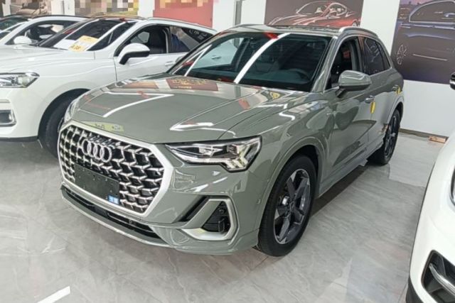 Audi Q3 2024 35 TFSI Fashion Dynamic Edition مستعملة