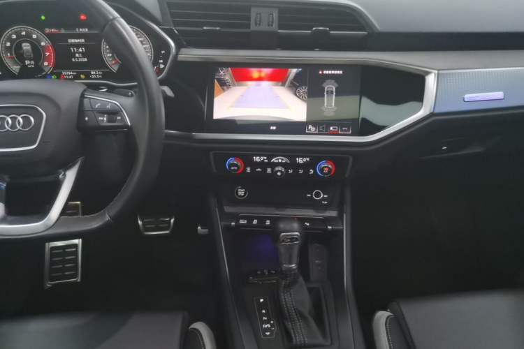 Used Audi Q3 2024 40 TFSI Fashion Dynamic Model Audio And AC Panel