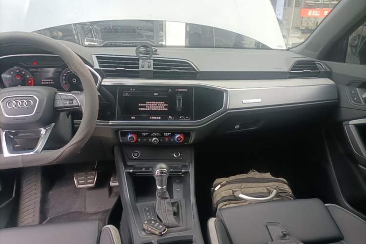Used Audi Q3 2024 35 TFSI Fashion Dynamic Edition Audio And AC Panel