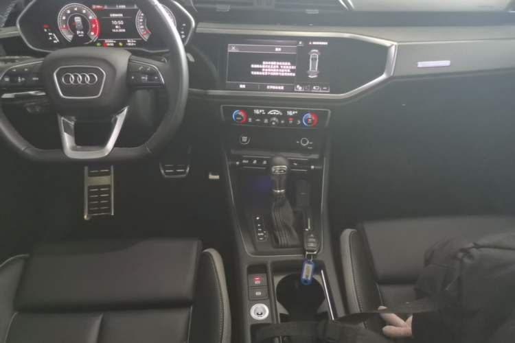 Used Audi Q3 2024 40 TFSI Fashion Dynamic Model Audio And AC Panel