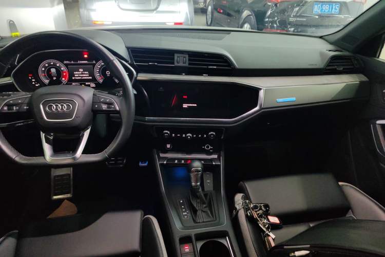 Used Audi Q3 2024 35 TFSI Fashion Dynamic Edition Audio And AC Panel