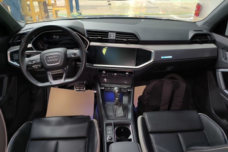 Used Audi Q3 2024 35 TFSI Fashion Dynamic Edition Center Console