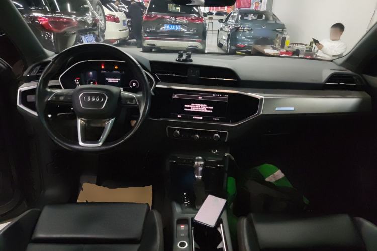 Used Audi Q3 2024 35 TFSI Ambition Dynamic Edition Center Console