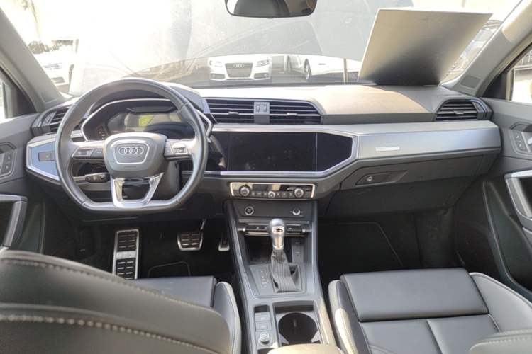 Used Audi Q3 2024 35 TFSI Fashion Dynamic Edition Center Console
