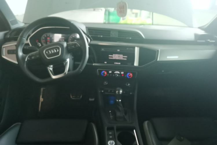 Used Audi Q3 2024 35 TFSI Fashion Dynamic Edition Center Console