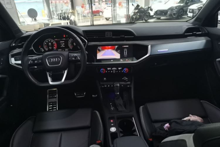 Used Audi Q3 2024 40 TFSI Fashion Dynamic Model Center Console