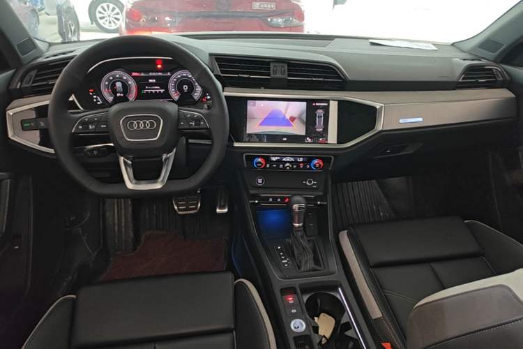 Used Audi Q3 2024 35 TFSI Fashion Dynamic Edition Center Console
