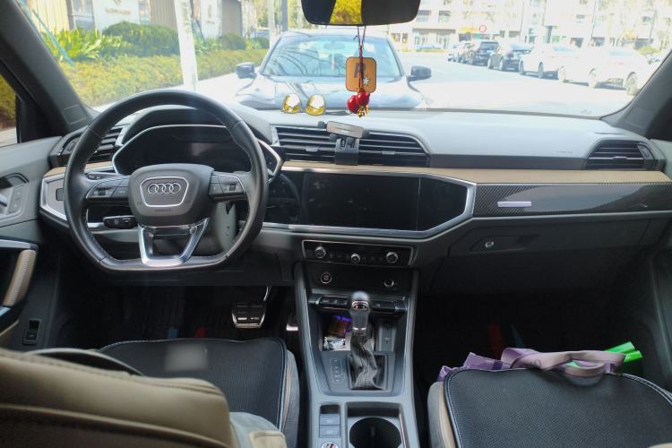 Used Audi Q3 2024 40 TFSI Fashion Dynamic Edition Launch Special Edition Center Console