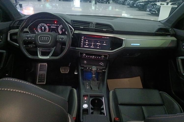 Used Audi Q3 2024 35 TFSI Fashion Dynamic Edition Center Console